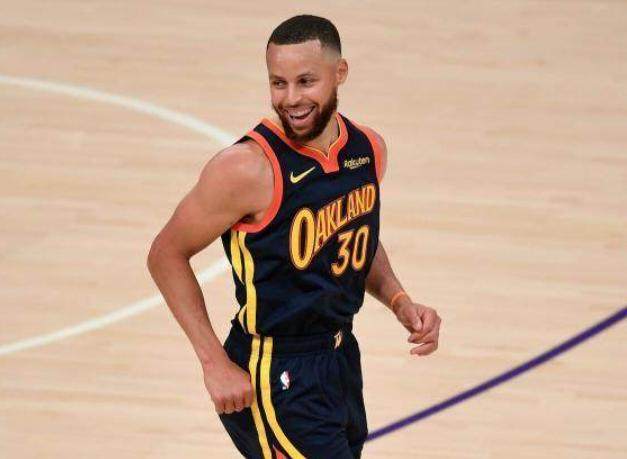 乐鱼登录-库里继续大搞个人投资 普通人可千万别学他